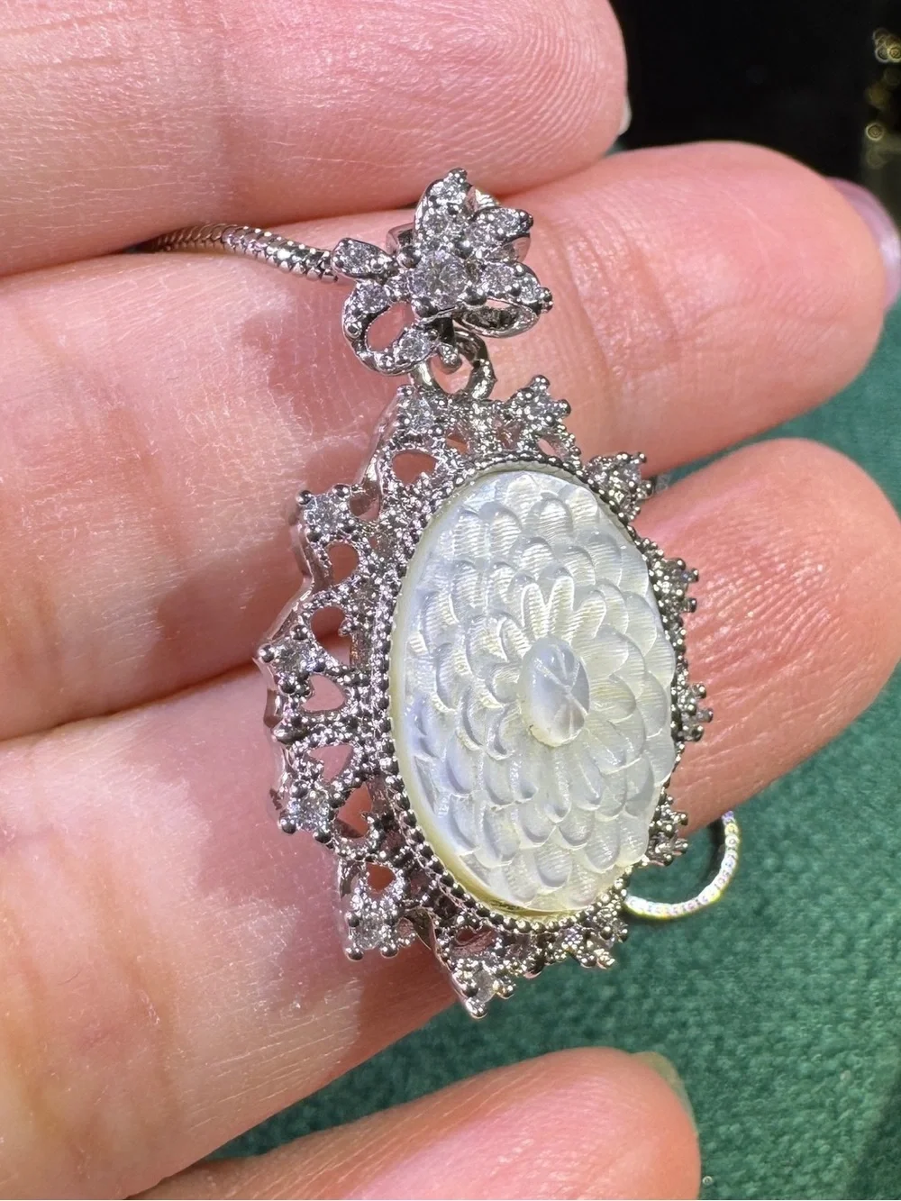 Vintage Carved Mother of Pearl Floral Pendant Necklace